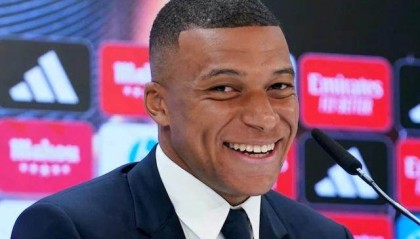 篮球-买了俱乐部又亲自参与引援 姆总正在过足球经理瘾