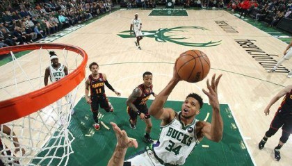 企鹅体育新闻站-两项MVP指标超越恩比德 字母哥迈向首个得分王