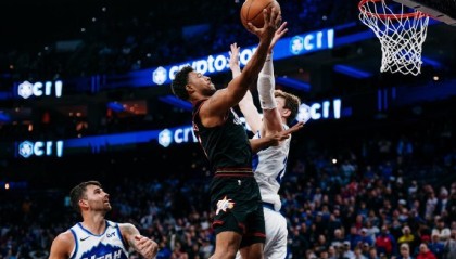 网球-76人送爵士7连败！马克西25分6助，沃克22分10板，乔治空砍30分|三分球|保罗·乔治|波士顿凯尔特人队|圣安东尼奥马刺队|泰雷塞·马克西_新浪体育_新浪新闻